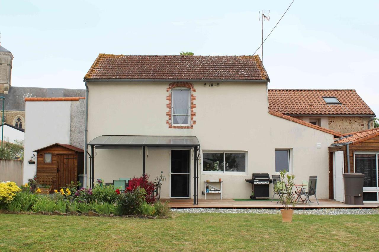 Bed and Breakfast Chez Chris Et Vince Bazoges-en-Paillers Exterior foto